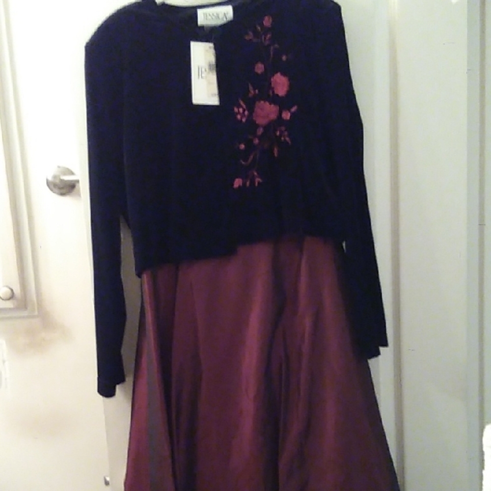 Jessica Howard Black and Burgundy Floral Dress